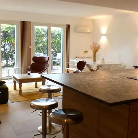 Apartment With Beautiful Terrace Close To The Sea
