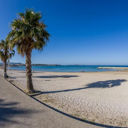 With Beautiful Terrace Close To The Sea Six-Fours-les-Plages